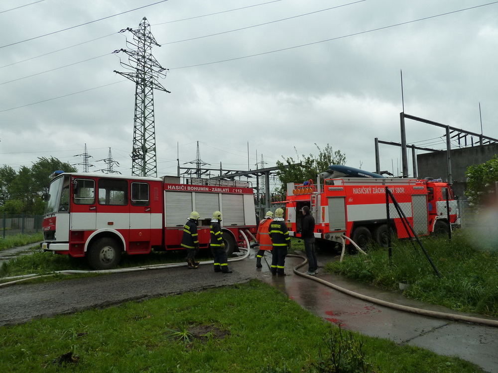 Povodně - Odčerpávání vody v rozvodně el. energie v Pudlově (14:00)