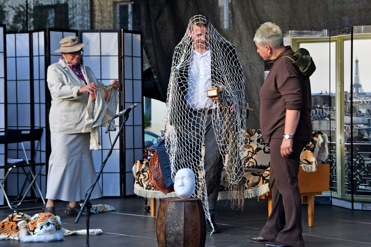 Divadelní festival na náměstí StB