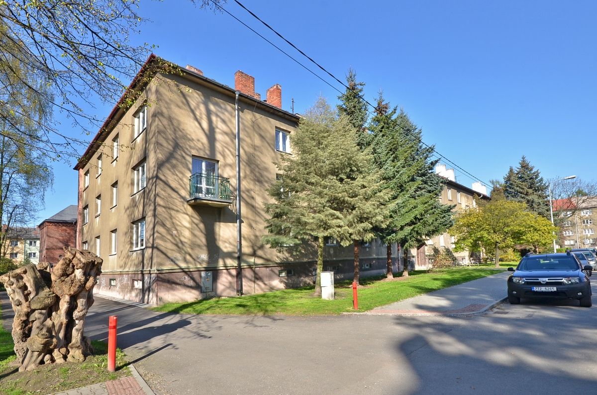 Husova 553
