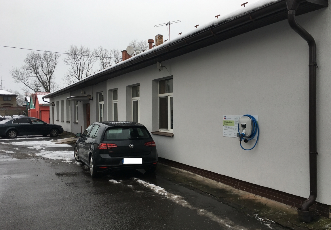 Nabíjecí stanice pro elektromobily - ELEKTRO-PROJEKCE, s. r. o.