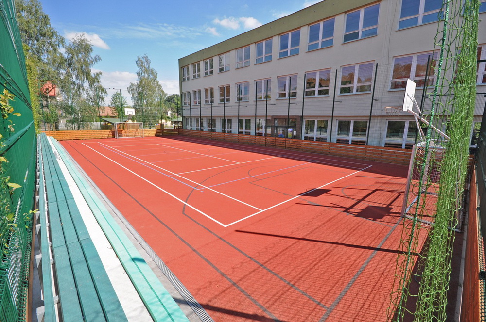Školní hřiště - Základní škola Skřečoň