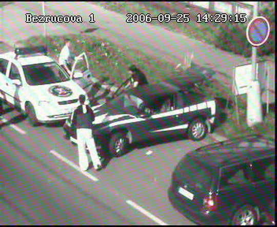 Kradli autobotu v přímém přenosu
