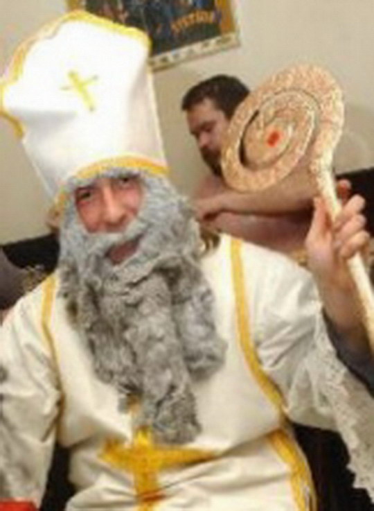 Městem chodil Mikuláš a naděloval dárky