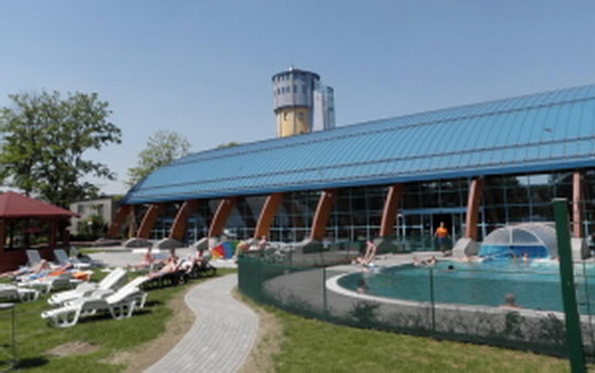 Teplota dnes překročí 30 stupňů, lidé v horkých dnech míří do aquacentra