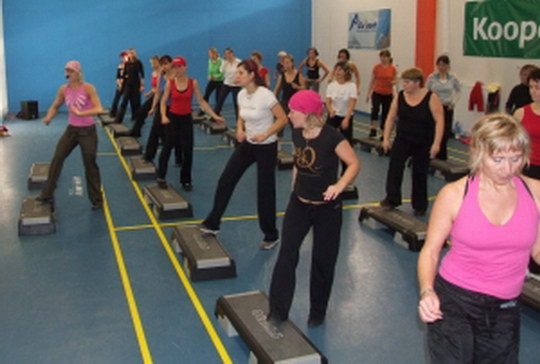 Různé druhy aerobicu budou v říjnu cvičit ve dvou halách plné tři hodiny