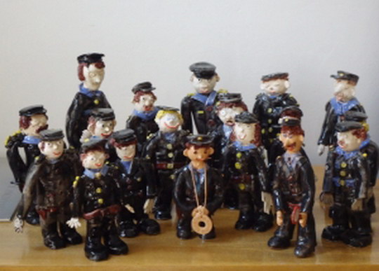 Bohumínští strážníci mají originální keramické sošky k 20. výročí založení městské policie