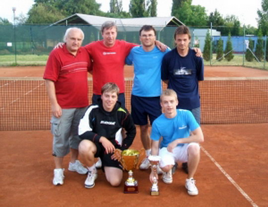 Bohumínskou tenisovou ligu 2011 vyhrál tým nazvaný Sofťáci