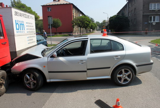 Po divoké honičce městem řidič srazil chodkyni a způsobil jí těžká zranění
