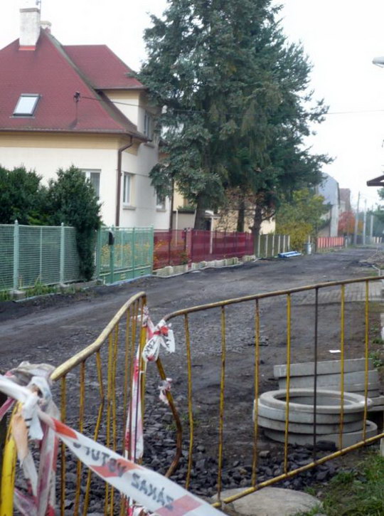 Rekonstrukce kanalizace a vodovodu v ulici Míru ve Skřečoni jde do finále