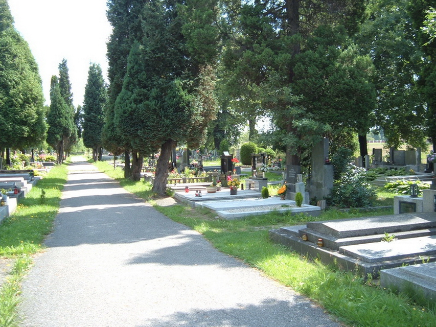 Provádení údržby na veřejných pohřebištích