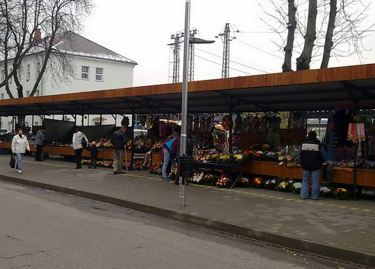 Po pravidelné pauze se v Bohumíně v pondělí vrací život do městské tržnice