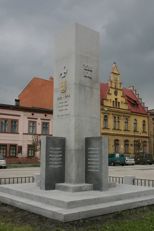 Jak naložit s Pomníkem padlým a plánovaným vodním prvkem? Lidé rozhodnou v anketě