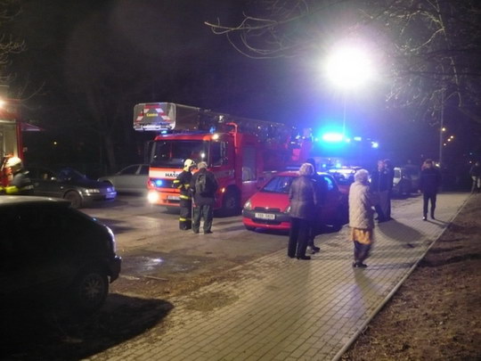 Ve věžovém domě v Nerudově ulici hořela rozvodná skříň, stovky bytů jsou bez elektřiny