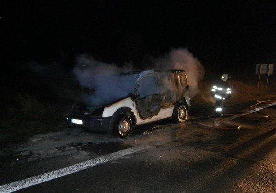 Hasiči zasahovali u hořícího automobilu