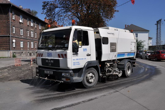Bloková čištění a nástřiky dopravního značení společně