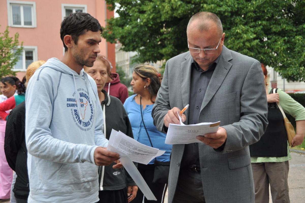 Starosta Bohumína dnes převzal petici od obyvatel místních ubytoven