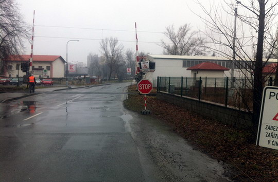 Kvůli opravě dočasně uzavřou přejezd u Kauflandu