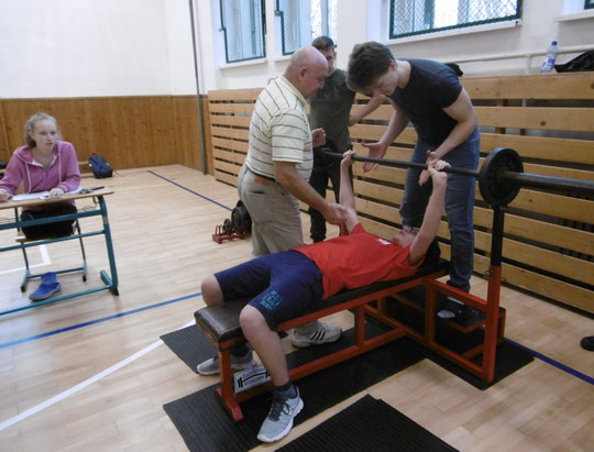 Vánoční silový čtyřboj gymnázia nabídl parádní výkony