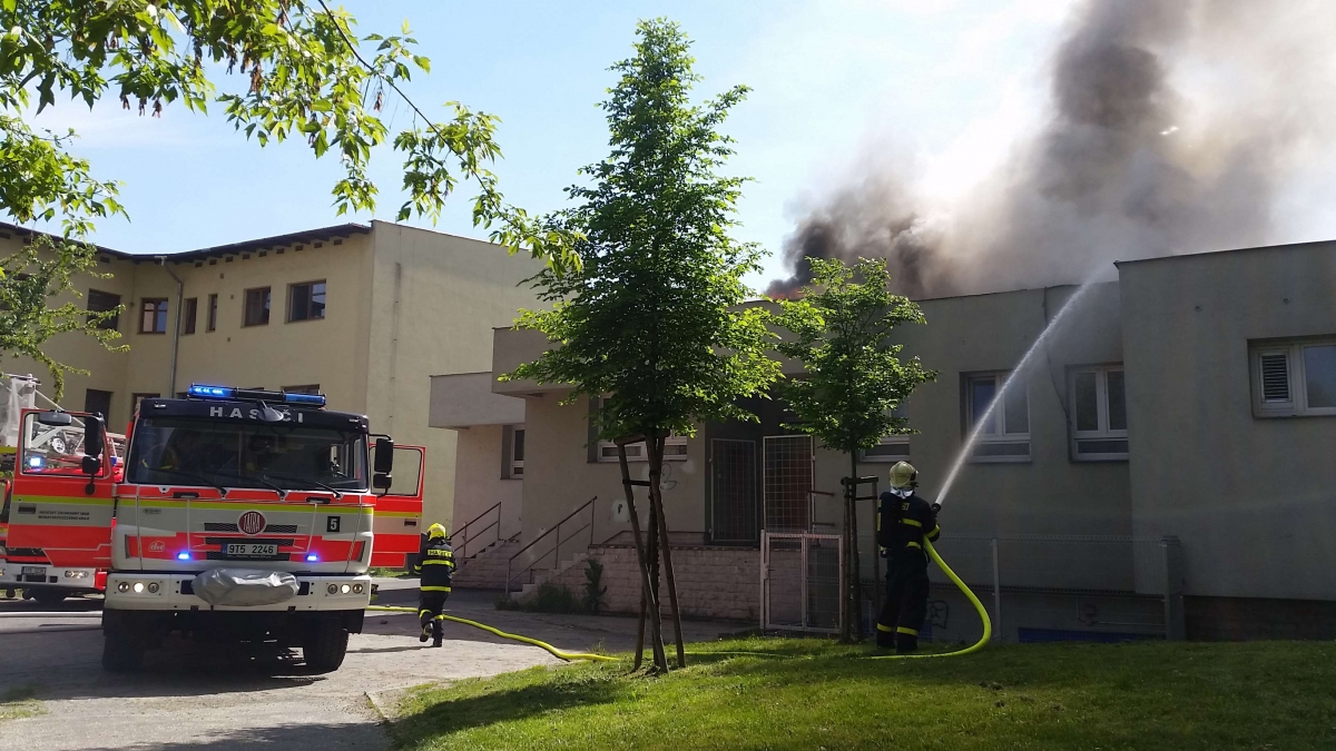 V centru Bohumína dnes hořela drogerie Na Schodech