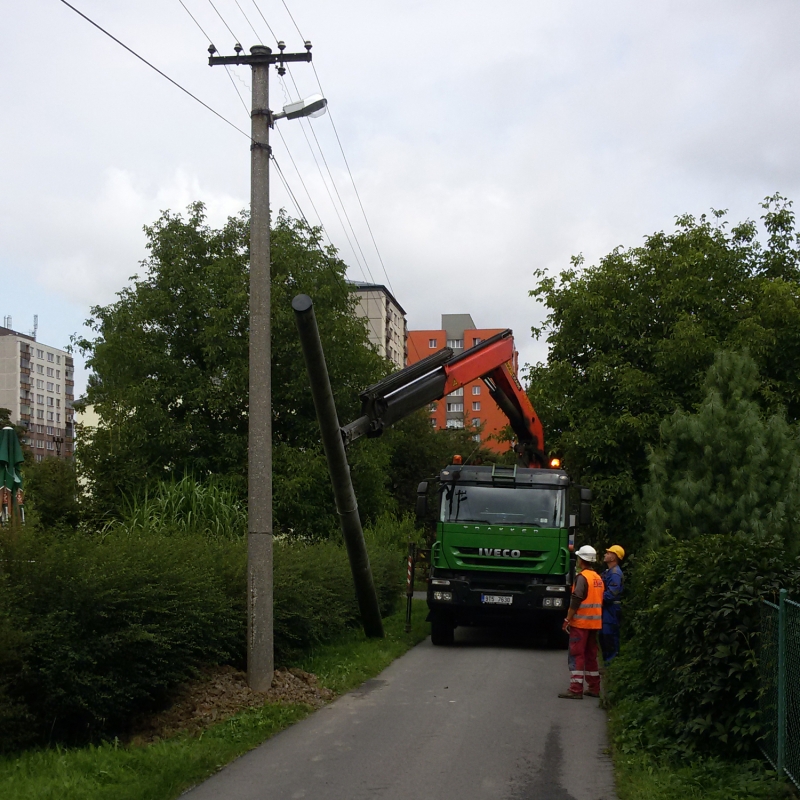 Energetici mění v Záblatí desítky elektrických sloupů