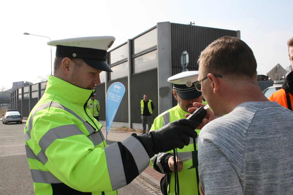 O Velikonocích častěji počítejte s policejními kontrolami