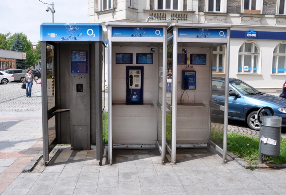 Z Bohumína zmizí další čtyři veřejné telefonní automaty