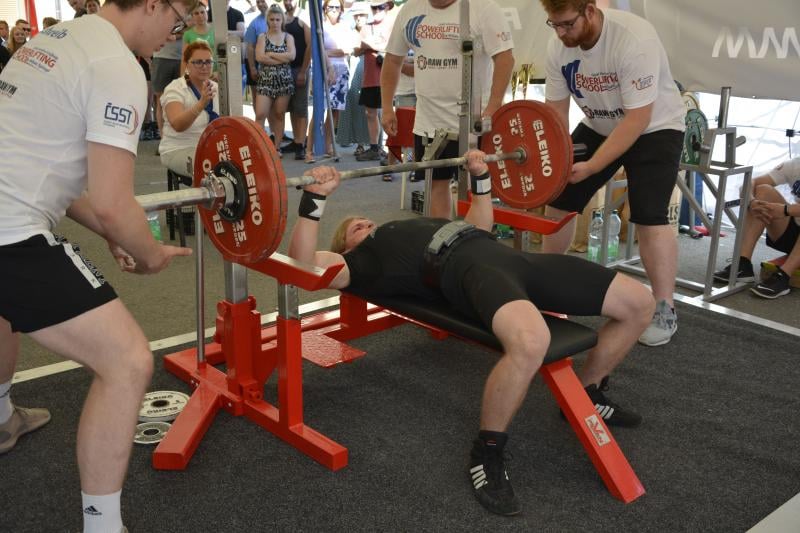 Republikové stříbro a bronz v benchpressu pro siláky TJ Viktorie