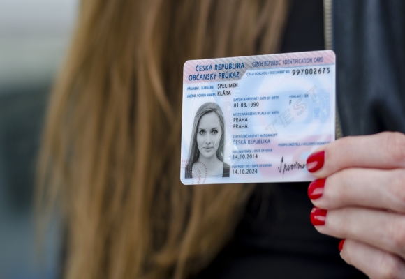 V půli prázdnin výluka v systému občanských průkazů a cestovních pasů