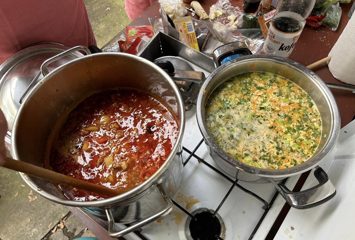 Polévku střídají bramboráky, Město bohů pokračuje v gastrohodování