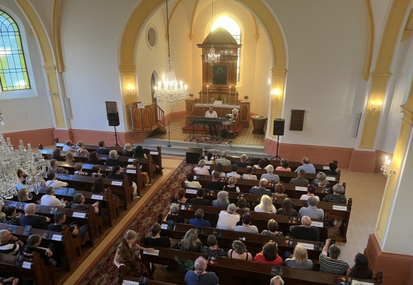 V evangelickém kostele Blanka Šrůmová, Jan Sahara Hedl a taky Karin Lednická