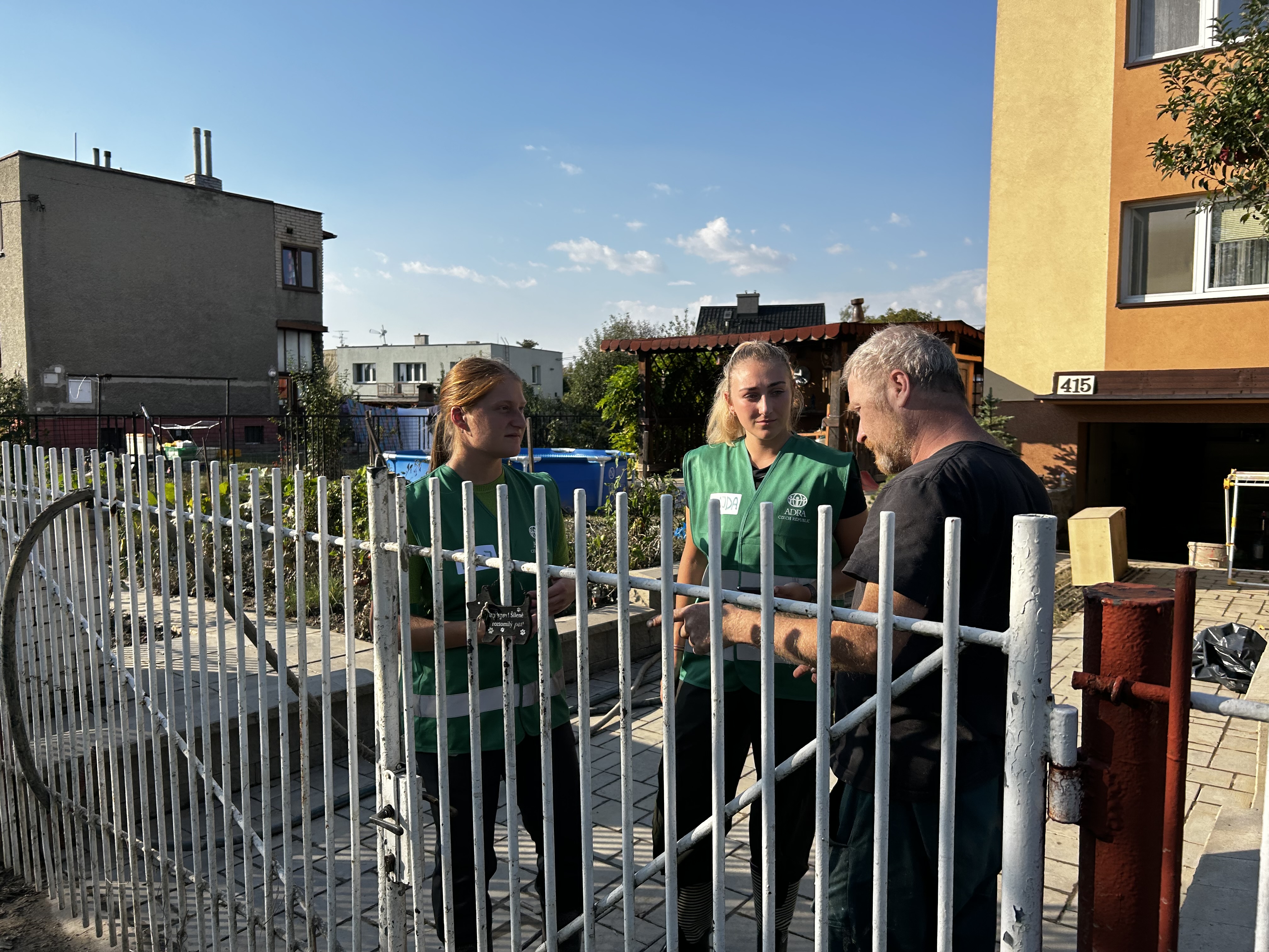 Andělé ve vestách. Povodňové strasti mírní v Bohumíně četa dobrovolníků