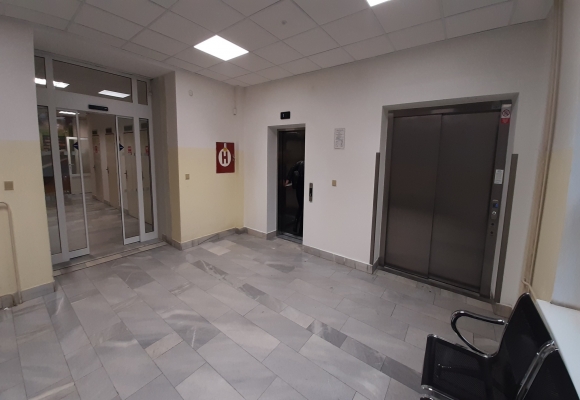 Na poliklinice přibyl druhý výtah, nákladní přestavěli na osobní