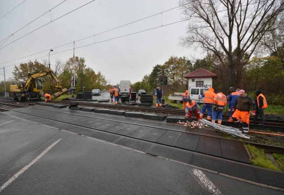 Správa železnic musela dočasně uzavřít přejezd u bývalé Rybeny