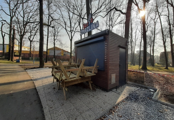 V hobbyparku upravují zpevněné plochy pro stánky