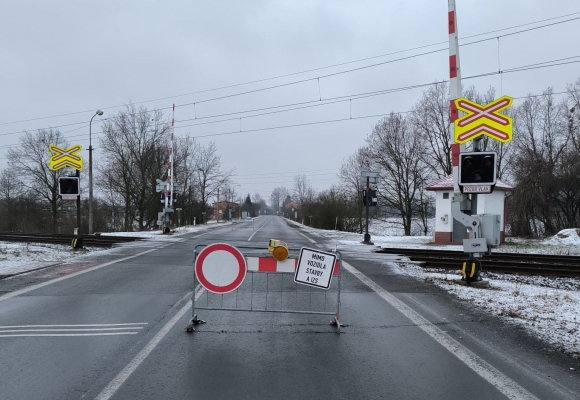 Vážná porucha uzavřela pro dopravu železniční přejezd v ul. Ostravská