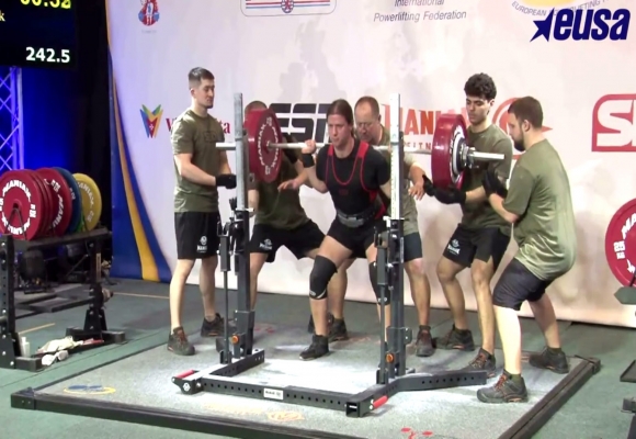 Evropský pohár v klasickém (RAW) silovém trojboji univerzit 2025 s bohumínskou stopou