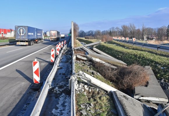 14 měsíců rozbitá protihluková zeď: K opravě dojde na podzim, avizuje ŘSD
