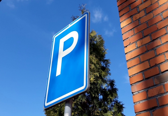 Raději po svých, lokalitu za parkem o víkendu čekají velké akce a parkování bude obtížné