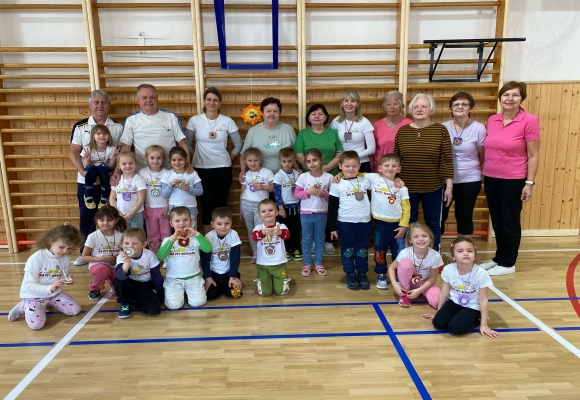 Bohumín inspiruje, společné cvičení dětí a seniorů zaujalo v Kanadě i na Slovensku