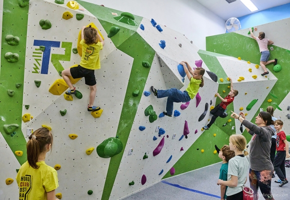 Bosporka plná mladých lezců, vyzkoušeli třicet nových boulder cest