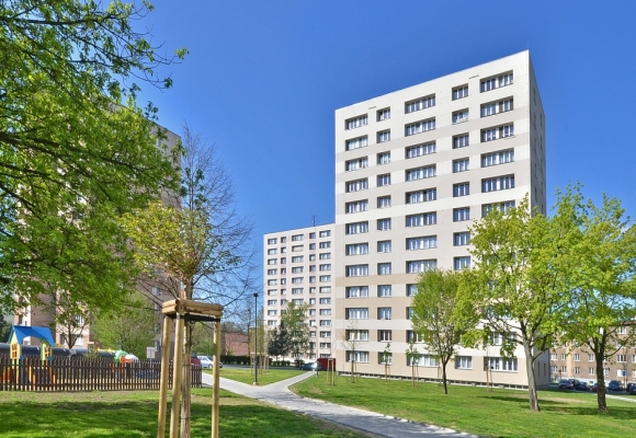 Zloději rozkrádají firmám materiál potřebný pro opravy ve věžácích