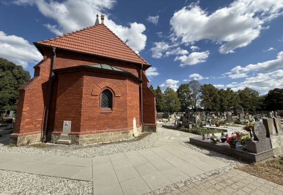 Nové chodníky pro návštěvníky hřbitova ve Starém Bohumíně