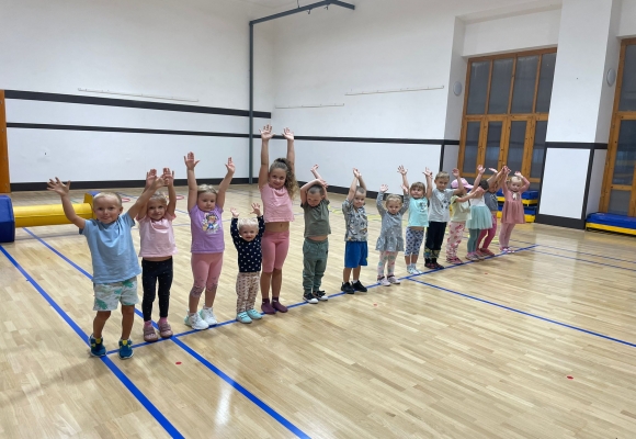 Do sokolovny v Záblatí se vrátil (nejen) sportovní ruch, má novou podlahu