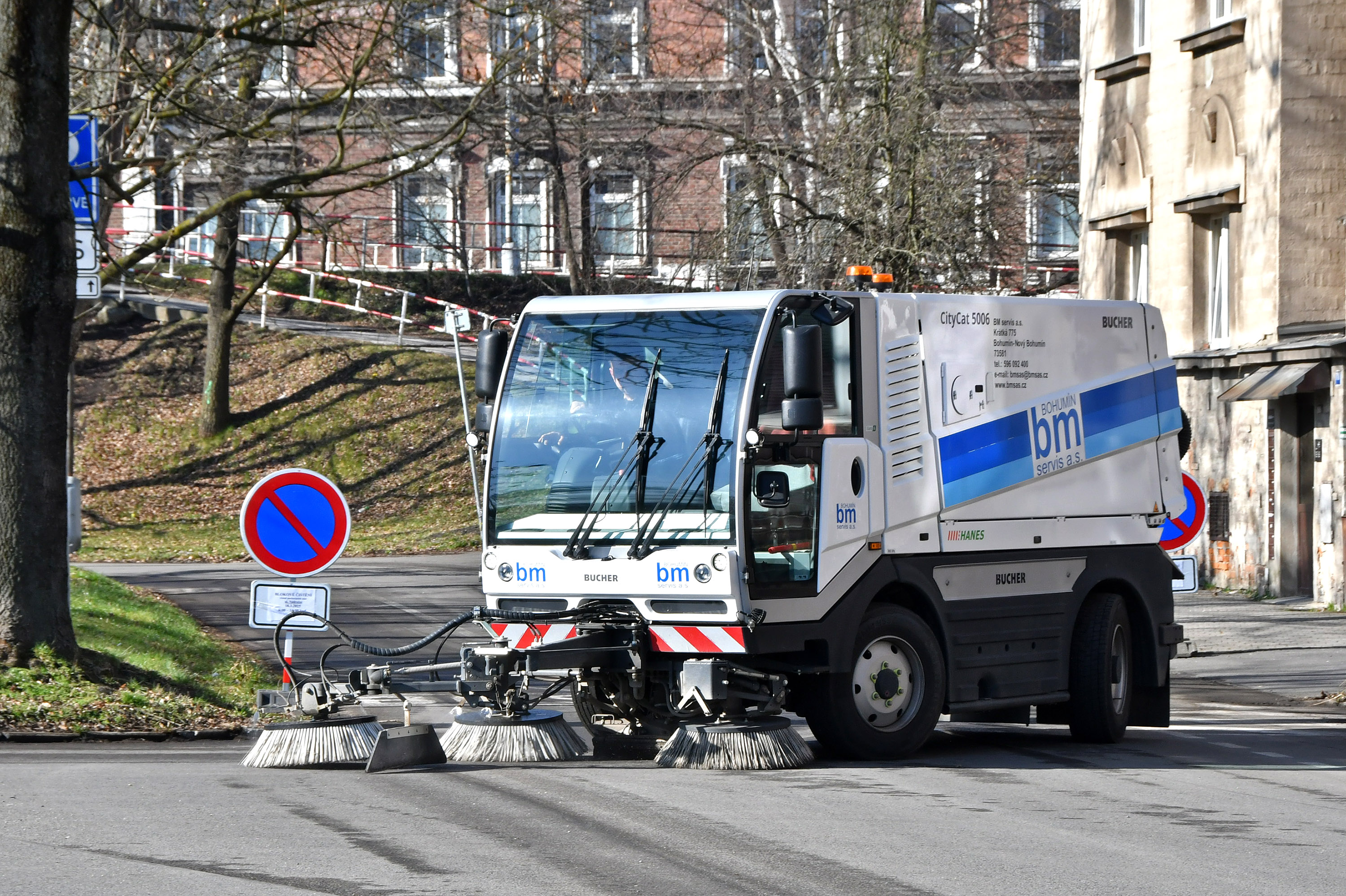 Čištění a údržba parkovišť krátkodobě omezí stání v centru Bohumína