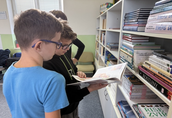 Na Benešovce o velkých přestávkách boduje multifunkční knihovna