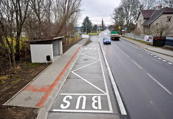 Vrbice má nové autobusové zastávky. Jedna z nich je jako galerie