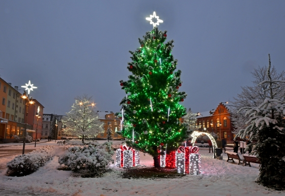 Soutěž o nejkrásnější vánoční strom vyhrál Bohumín. Díky hlasování získá 300 000 od Nadace ČEZ