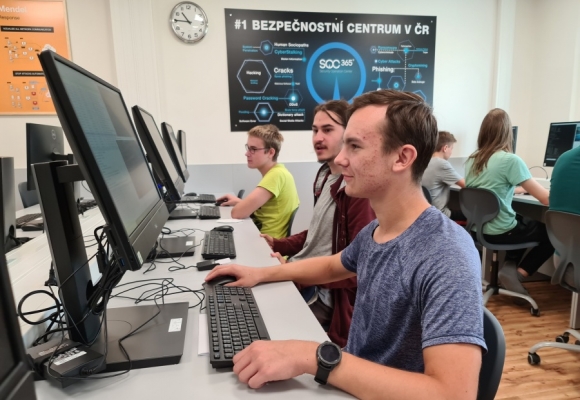 Deváťáci si vybírají střední školu, přihlášky mohou podávat do 20. února