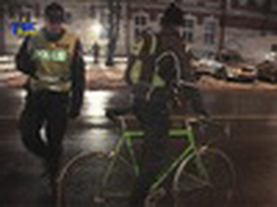 Policisté kontrolovali cyklisty - show video