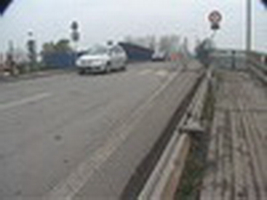 Stavaři uzavírají most ve Skřečoni - show video